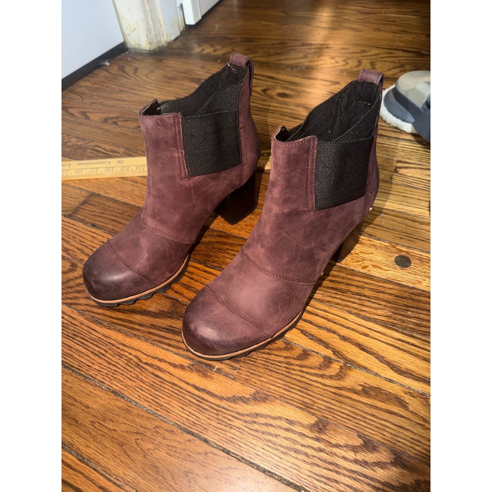 Sorel Lolla Chelsea Boots Womens 9 Burgundy Good Waterproof Suede Block Heel